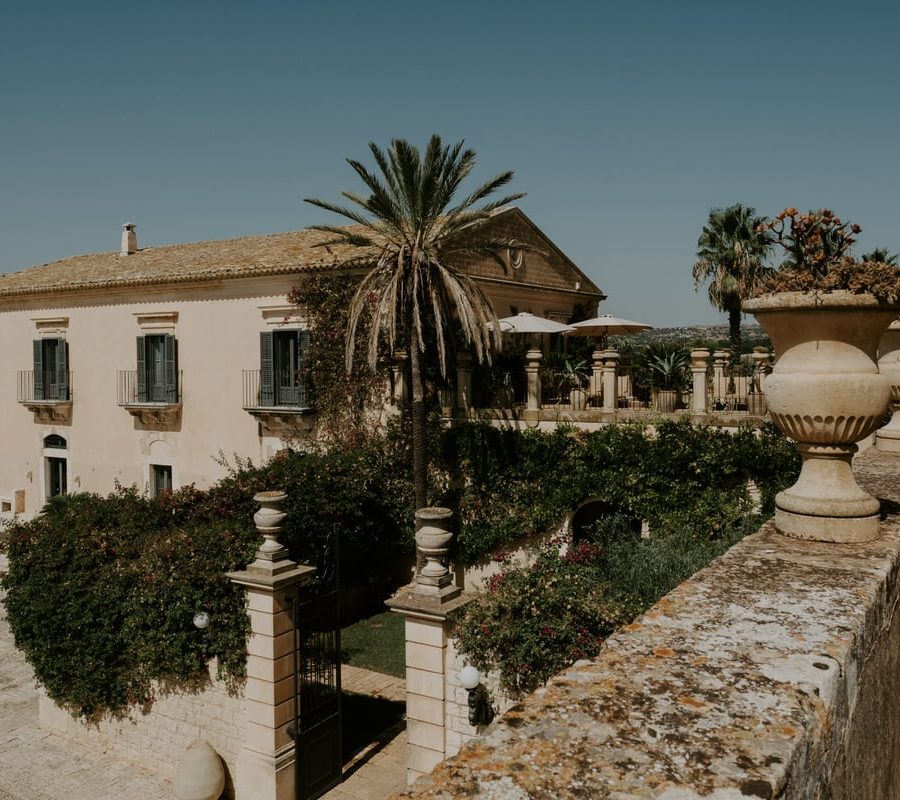 bryllupsvilla_italy_hage_space bryllupssted italia sicilia villa grøntområde stor hage luksus havutsikt sicilia ragusa criscione