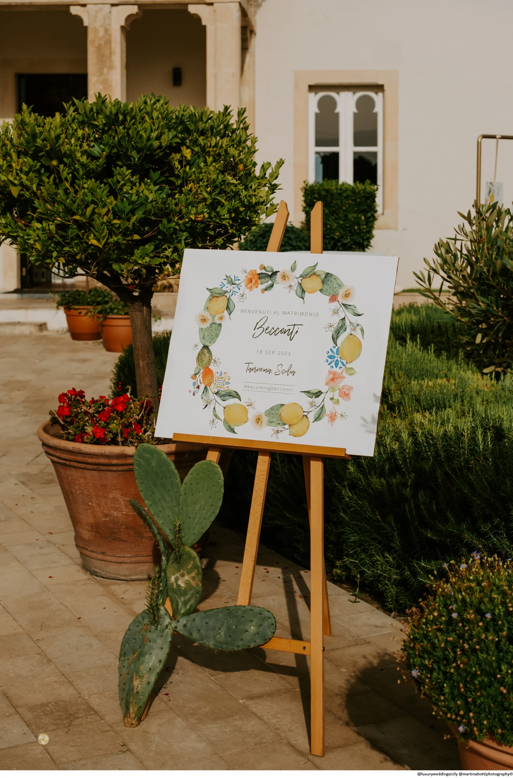 Portfolio 581 pastel wedding in taormina luxury exlusive villa sicily for events