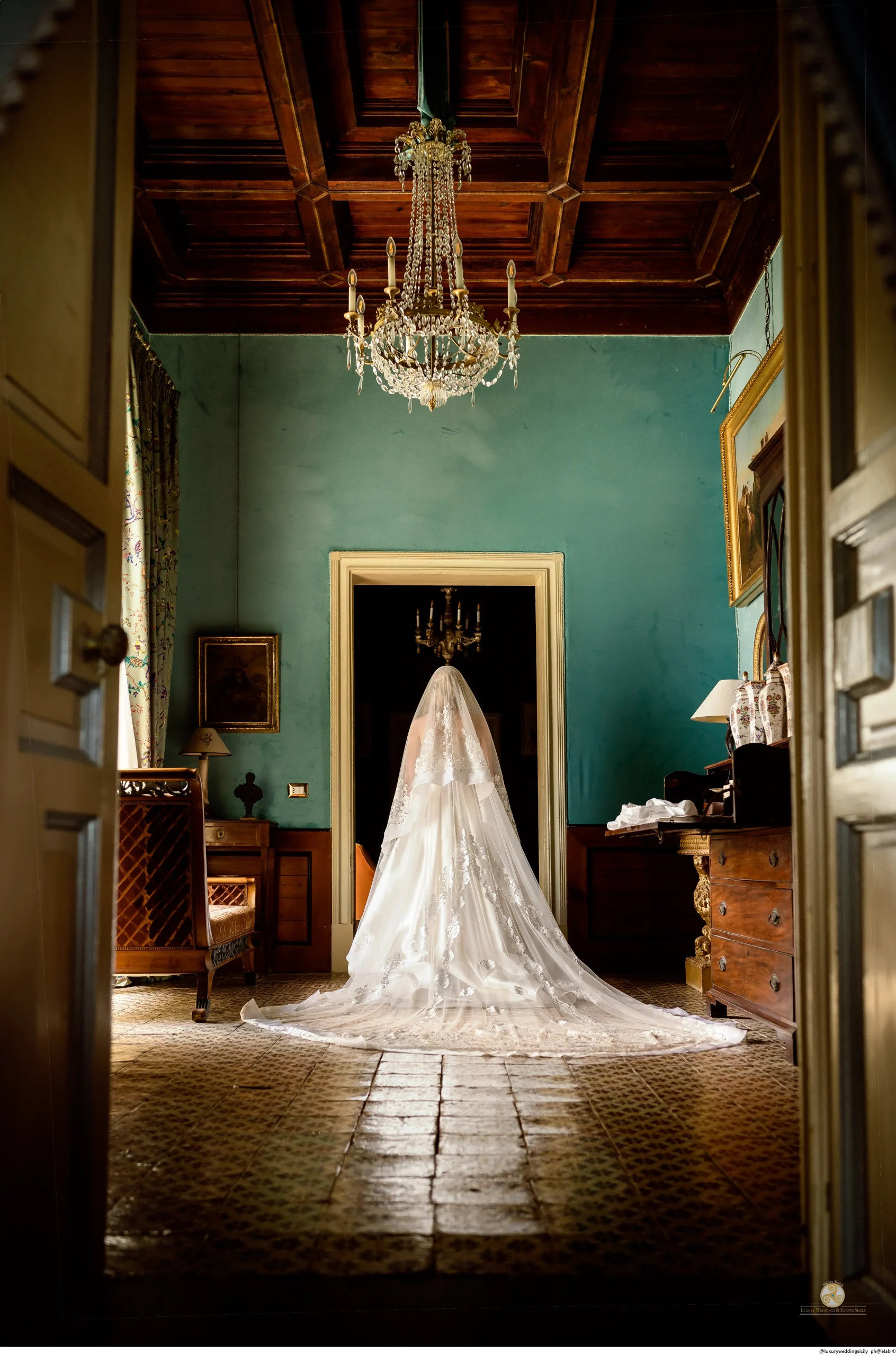 Sicilia's Seafront Castel: Lea & John's Perfect Wedding Day 6 Beste slott for bryllup ved sjøen i Italia, Strandbryllupssteder i Italia med slottsinnstillinger, Hvordan planlegge et slottsbryllup på stranden i Italia, Romantiske slottsbryllupsideer på stranden i Italia, Bryllupspakker til kystslott i Italia, Unik strand bryllupsopplevelser på italienske slott, Luksuriøse slottsbryllupssteder med utsikt over havet i Italia, Tips for et strandbryllup på et slott i Italia, Slottsbryllupsdekorasjoner for steder ved sjøen i Italia, Hvordan velge et slott til strandbryllupet i Italia, Destinasjon slottsbryllup ved stranden i Italia, Fantastiske slottsbryllupssteder ved stranden i Italia, Slottbryllupsfotograferingsideer ved sjøen i Italia, Planlegging av en strandbryllupsseremoni på et italiensk slott, Rimelige slottsbryllupssteder på stranden i Italia, Strand og slottsbryllupstemaer i Italia, Anmeldelser av slottsbryllupssteder ved stranden i Italia, Hvordan dekorere et strandslottbryllup i Italia, Cateringalternativer for slottbryllup for strandbryllup i Italia, Beste tid på året for et slottsbryllup i Italia, Bryllup tradisjoner for slottsbryllup på stranden i Italia, Slottsbryllupskoordinatortjenester nær stranden i Italia, Lage en gjesteliste for et strandbryllup på et slott i Italia, Fordeler med å ha et slottsbryllup ved sjøen i Italia, Attester fra strandslottbryllup fra par i Italia, Naturskjønn utsikt for strandbryllup på slott i Italia, Finne de riktige leverandørene for et slottsbryllup i Italia, Bryllupsantrekk med strandtema for slottsbryllup i Italia, Slottbryllupsplanleggingstips for strandsteder i Italia, Slottsbryllup musikkideer for feiringer ved sjøen i Italia, Strandbryllupsaktiviteter for gjester på et italiensk slott, Populære slottsbryllupsdatoer i strandsesongen i Italia, Hvordan inkorporere lokal kultur i et slottsbryllup, Slottbryllupsforsikringstips for strandsteder i Italia, Planlegging en øvingsmiddag på et slott ved stranden i Italia, Strandbryllupsfavoritter inspirert av italienske slott, Destinasjonsbryllupspakker for slott på stranden i Italia, Hva kan du forvente av et slottsbryllup ved sjøen i Italia, Hvordan lage en bryllupsreise for et strandslottbryllup i Italia, slottsbryllup blomsteroppsatser for seremonier ved sjøen i Italia.