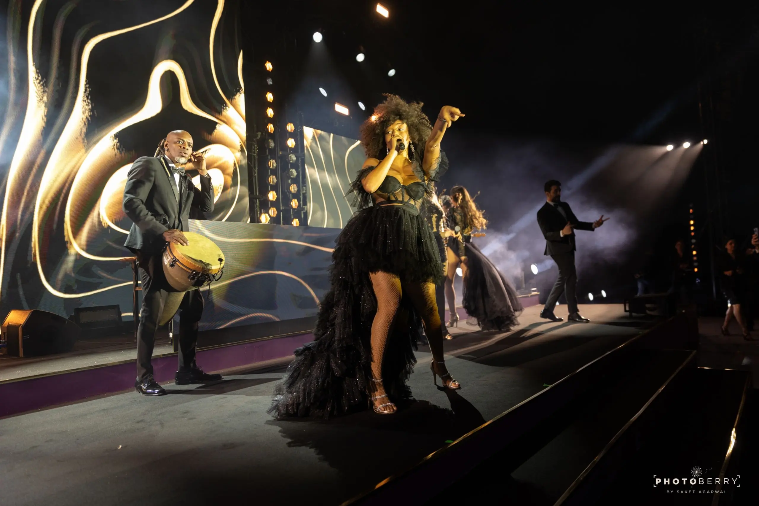show_band_night Immersive luxury wedding event in Italy with band performance