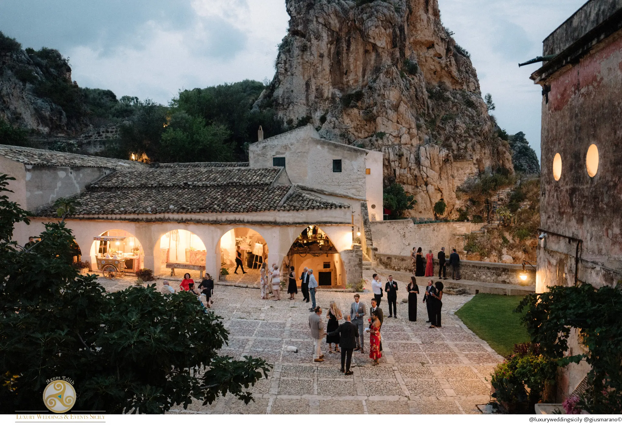 #TONNARA DI SCOPELLO مكان الزفاف 11 حفل زفاف في تونارا دي سكوبيلو، منظم حفلات زفاف في صقلية، مكان زفاف على شاطئ البحر، موقع زفاف ريفي، مكان زفاف مطل على البحر، حفل زفاف في ريف إيطاليا، حفل زفاف في سكوبيلو، حفل زفاف على الشاطئ في إيطاليا، حفل زفاف ريفي في إيطاليا، تخطيط حفل زفاف في سكوبيلو